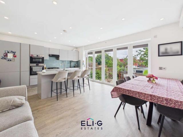 2 bed flat for sale