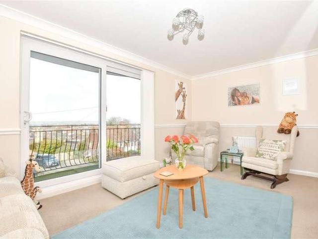 2 bed flat for sale