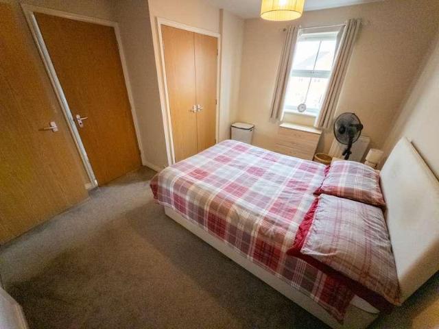 2 bed flat for sale