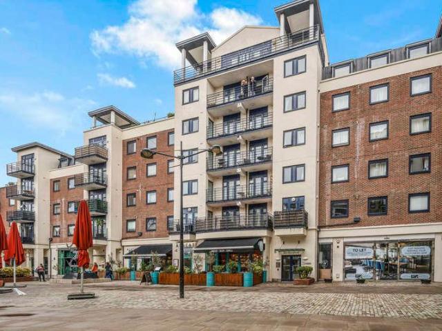 2 bed flat for sale