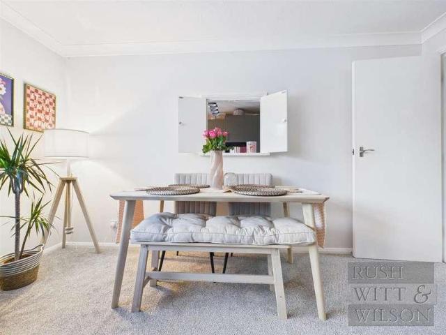 2 bed flat for sale