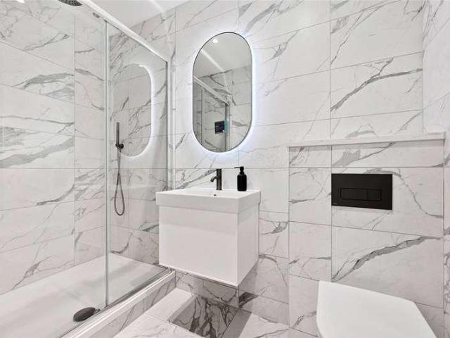 2 bed flat for sale
