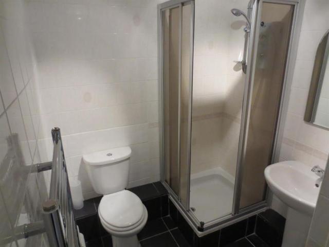 2 bed flat for sale