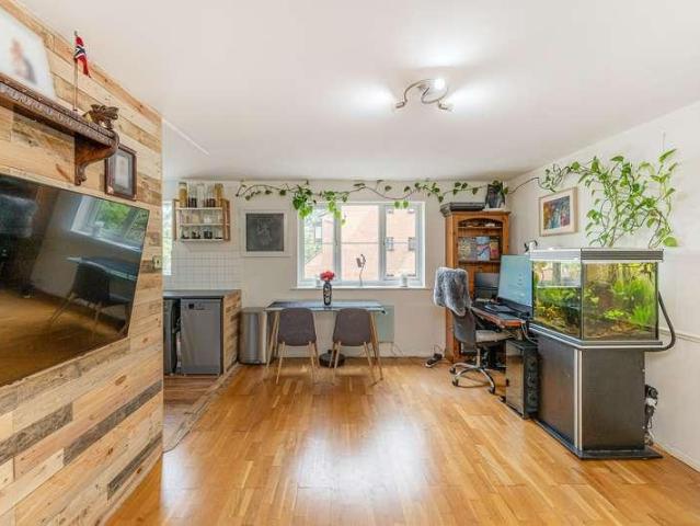 2 bed flat for sale