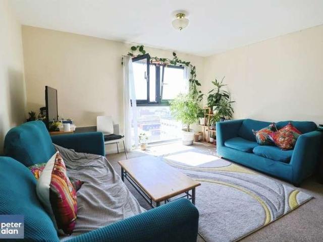 2 bed flat for sale