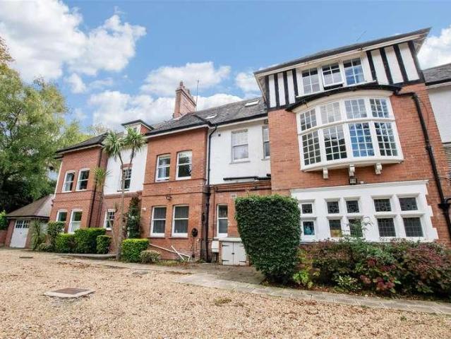 2 bed flat for sale