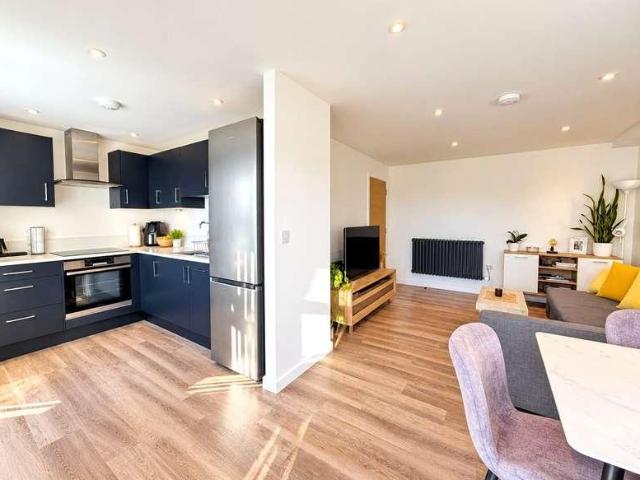 2 bed flat for sale
