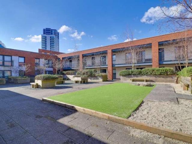 2 bed flat for sale
