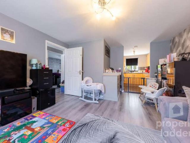 2 bed flat for sale