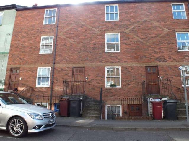2 bed flat for sale
