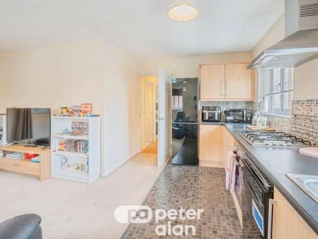 2 bed flat for sale