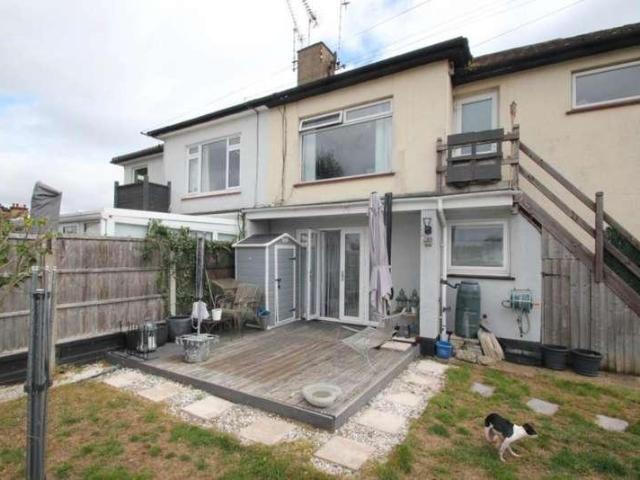 2 bed flat for sale