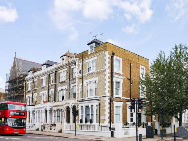 2 bed flat for sale