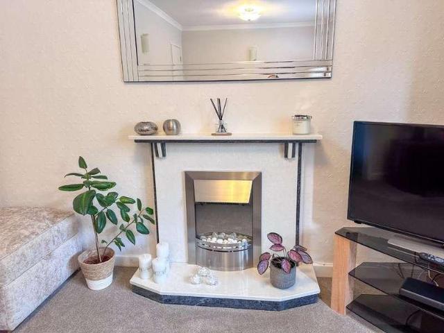 2 bed flat for sale