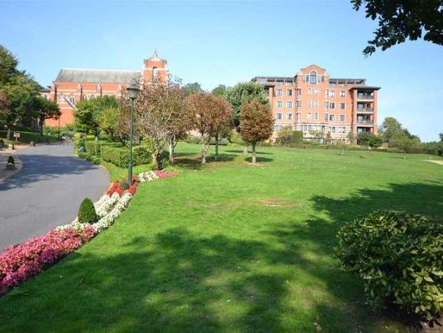 2 bed flat for sale