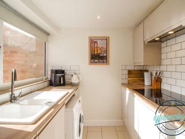 2 bed flat for sale