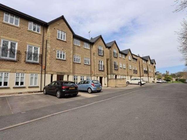 2 bed flat for sale