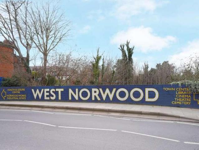 2 bed flat for sale