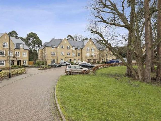2 bed flat for sale