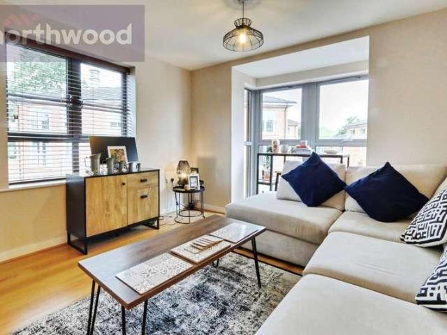 2 bed flat for sale