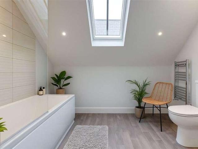 2 bed flat for sale