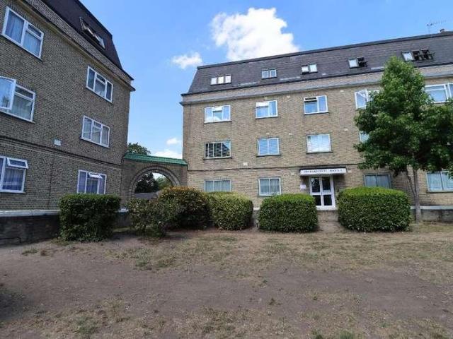 2 bed flat for sale