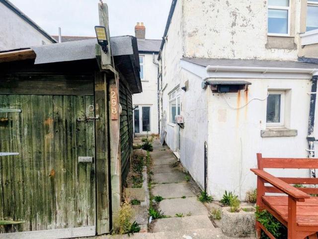 2 bed flat for sale
