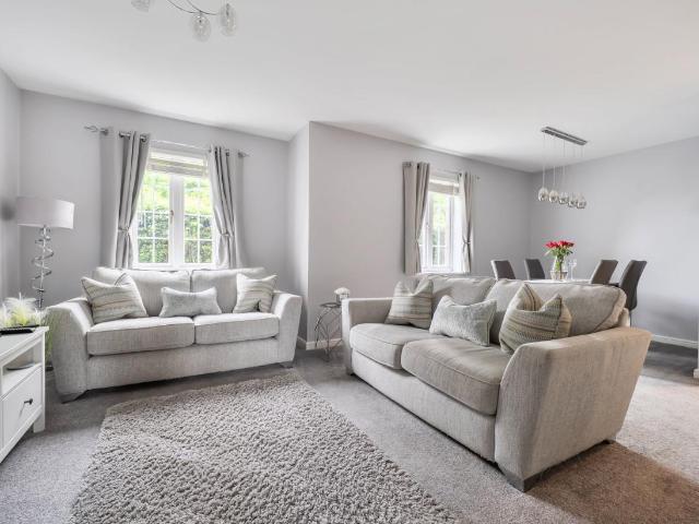 2 bed flat for sale