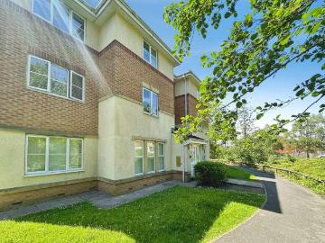2 bed flat for sale
