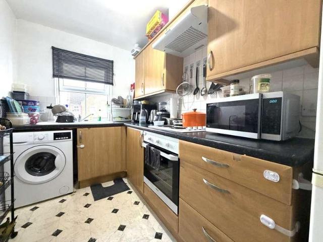 2 bed flat for sale