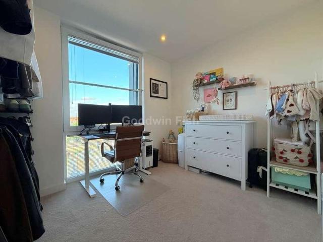 2 bed flat for sale