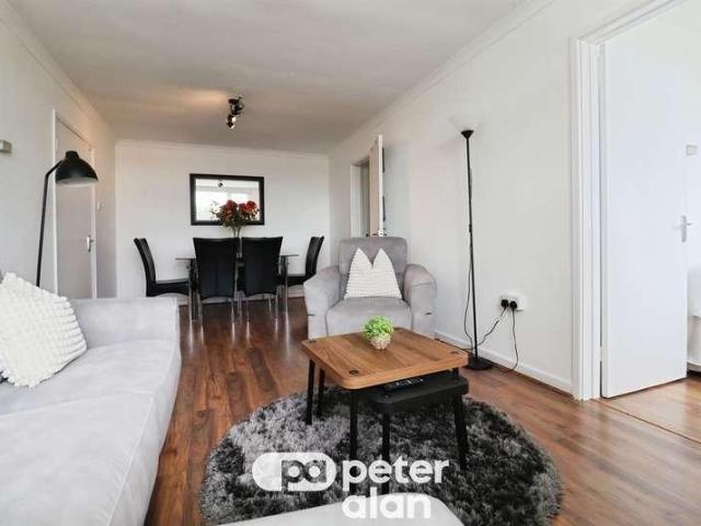2 bed flat for sale