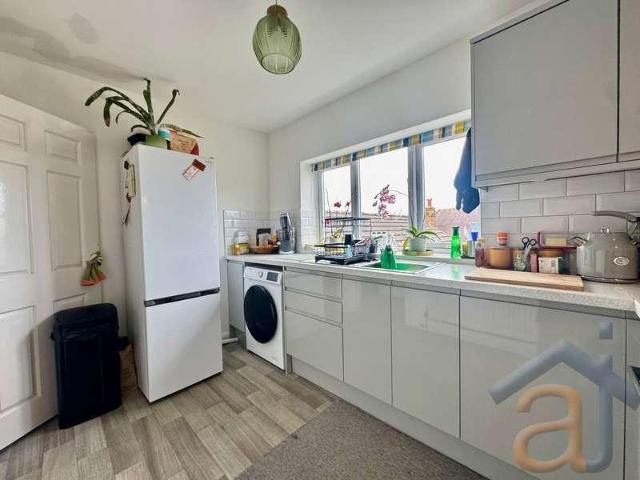 2 bed flat for sale