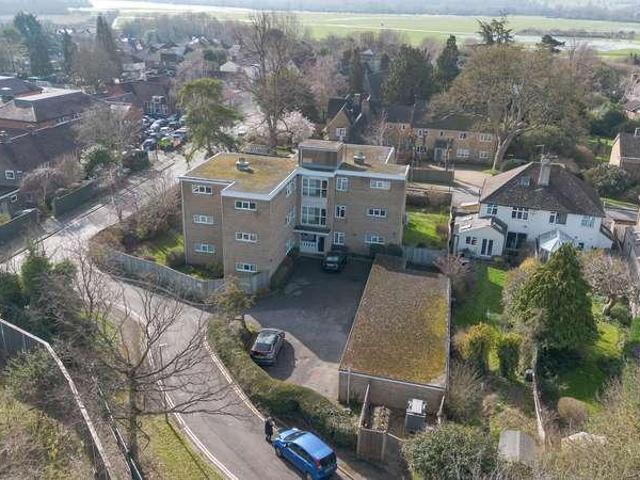 2 bed flat for sale