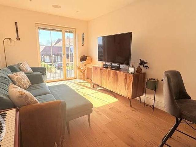 2 bed flat for sale