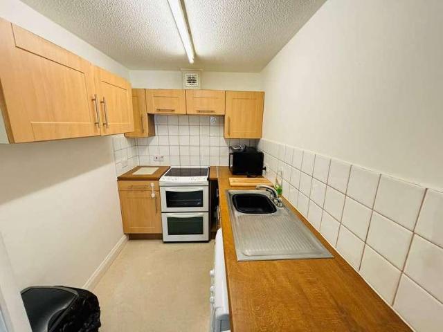2 bed flat for sale