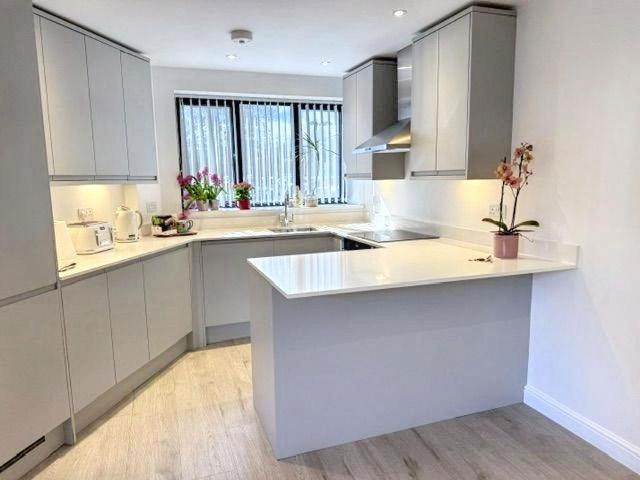2 bed flat for sale