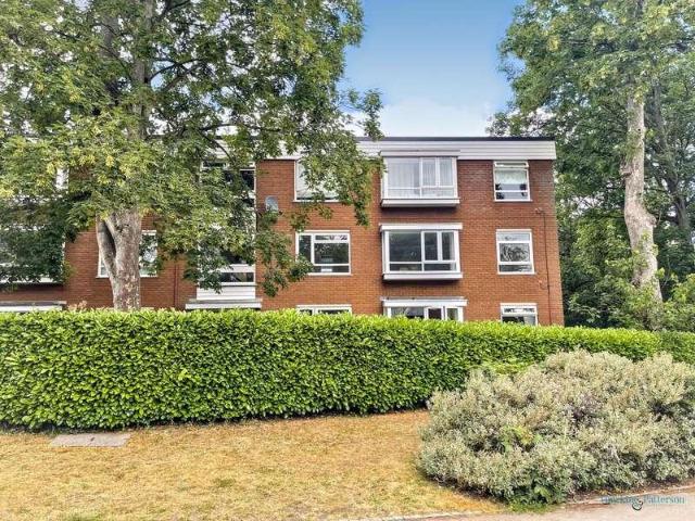2 bed flat for sale