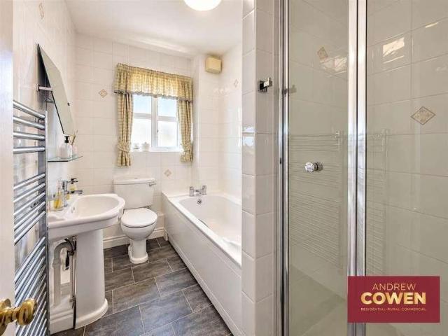 2 bed flat for sale