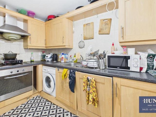 2 bed flat for sale