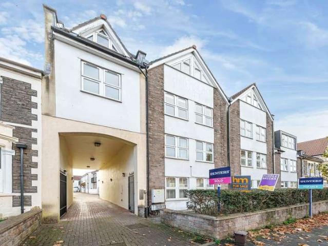 2 bed flat for sale