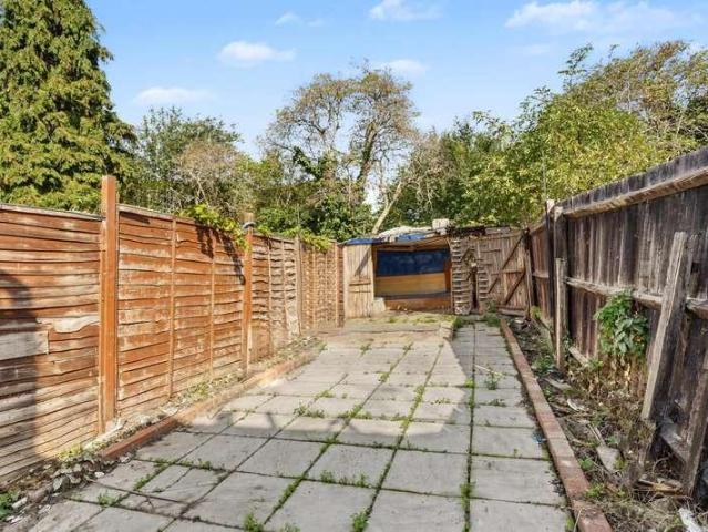 2 bed flat for sale