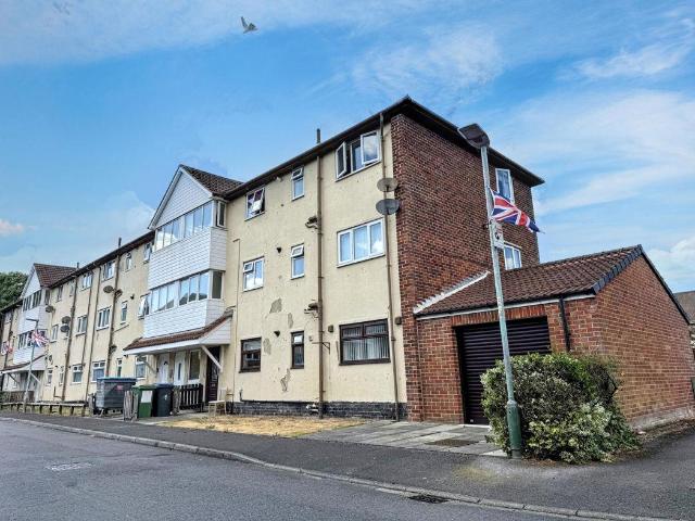 2 bed flat for sale