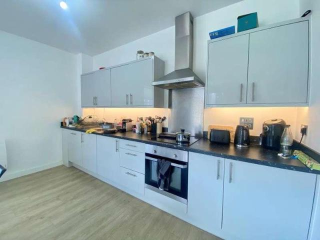 2 bed flat for sale