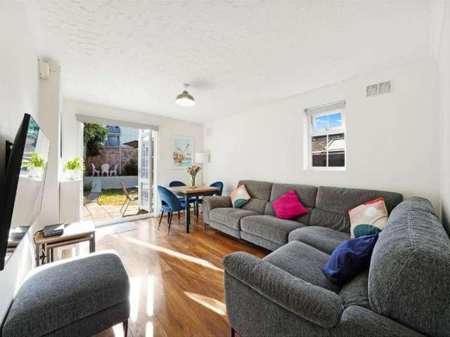 2 bed flat for sale