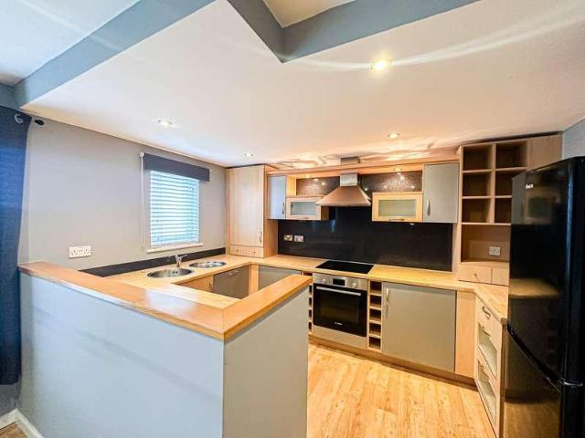 2 bed flat for sale