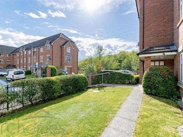 2 bed flat for sale