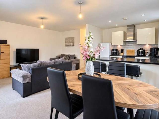 2 bed flat for sale