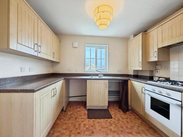 2 bed flat for sale