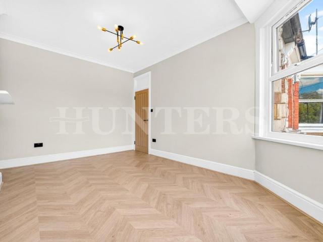 2 bed flat for sale